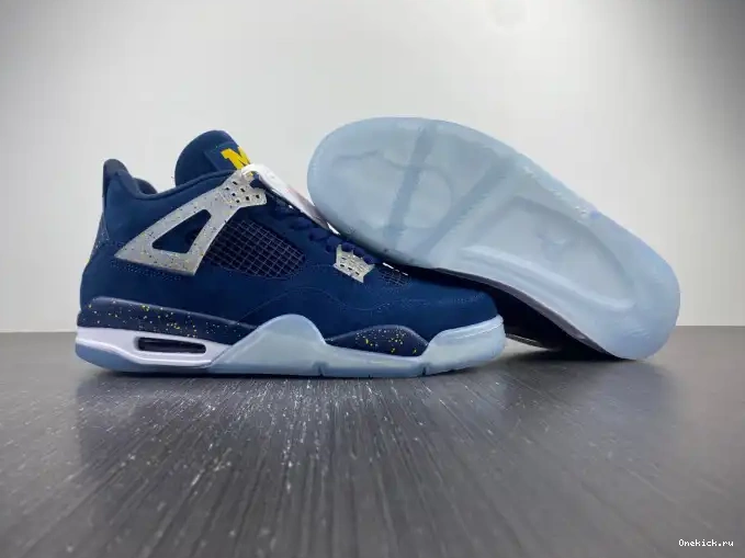 One Kick AJ4-1036660 Retro Michigan Air (PE) Jordan 4 0611